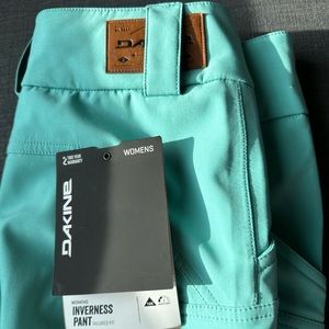Dakine women’s snow boarding pants brand new never worn tags still on
